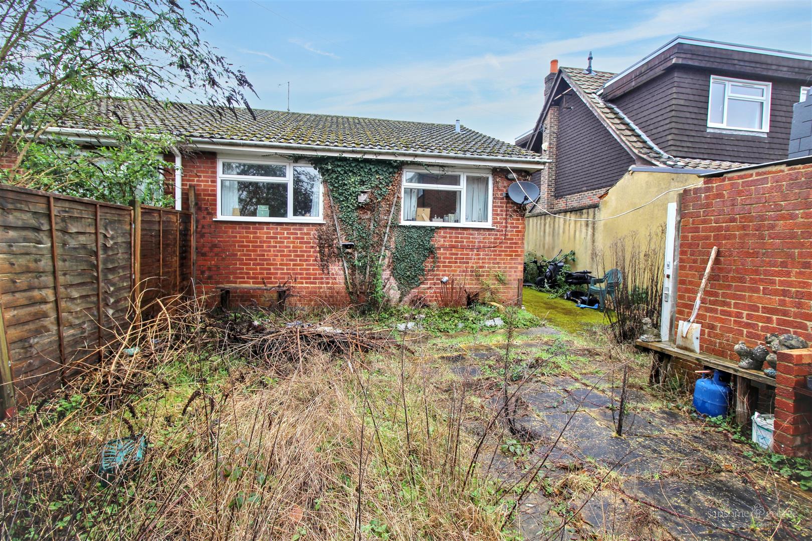 Colyton Way, Purley On Thames, Reading